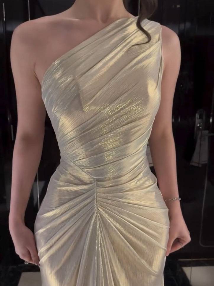 One-Shoulder Pleated Design Maxi Dress