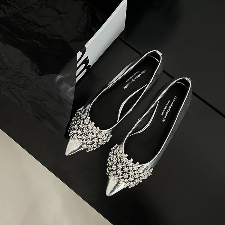 Elegant rhinestone pointed wedge heel silver single shoes women's 2025 early spring new French light mouth middle heel women's shoes small leather shoes