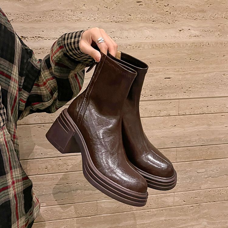 Small thick-soled versatile short boots women's 2025 autumn and winter new British round head rear zipper slim high-heeled elastic boots