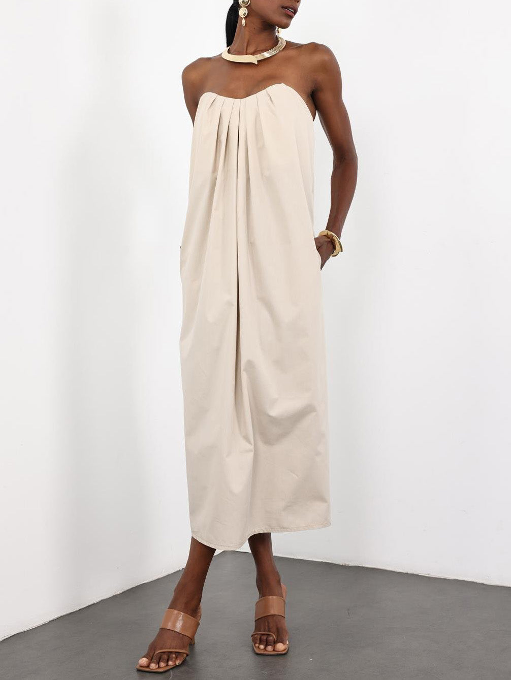Elegant Beige Pleated Sweetheart Neck Maxi Dress