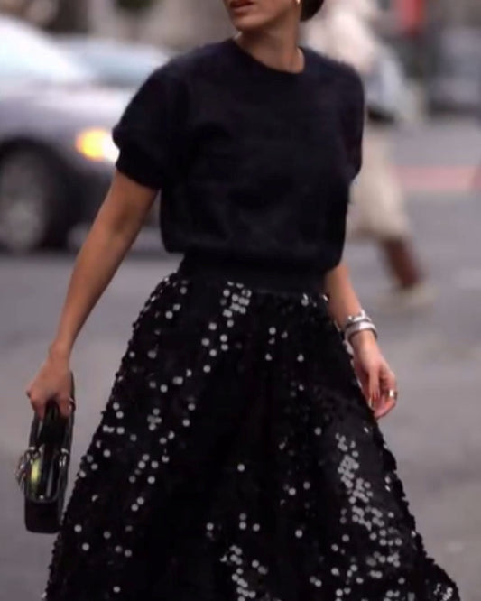 Black Minimalist Short-Sleeve Knit Top