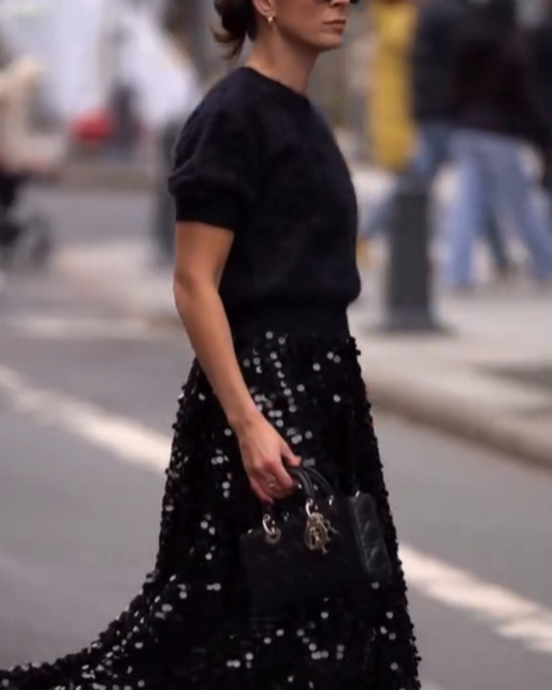 Black Minimalist Short-Sleeve Knit Top