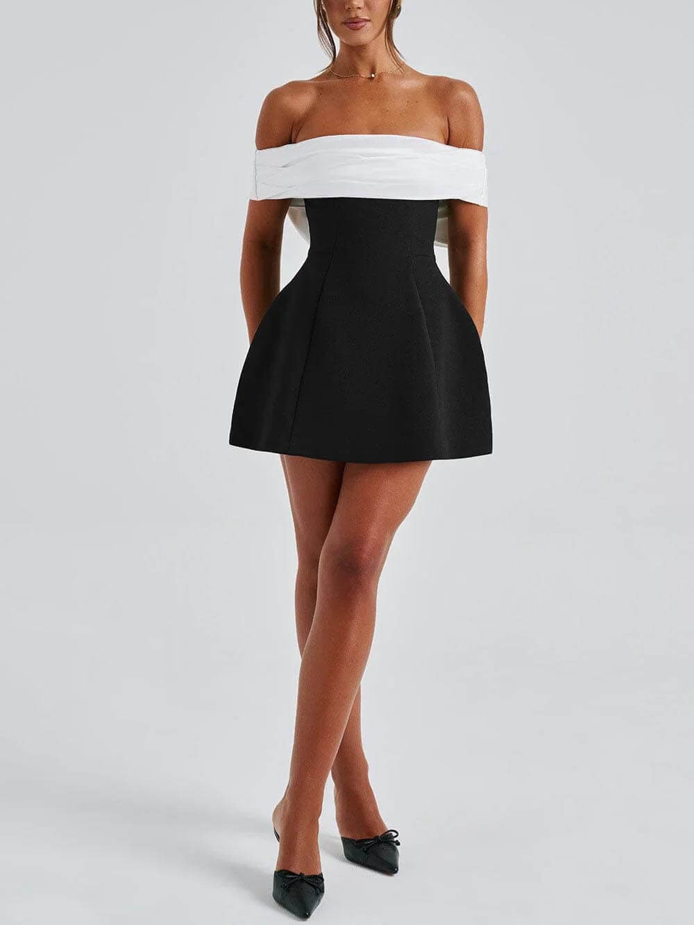 Elegant And Sexy One-Shoulder Contrast Bow-Decorated Dress