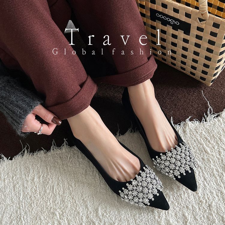 Elegant rhinestone pointed wedge heel silver single shoes women's 2025 early spring new French light mouth middle heel women's shoes small leather shoes