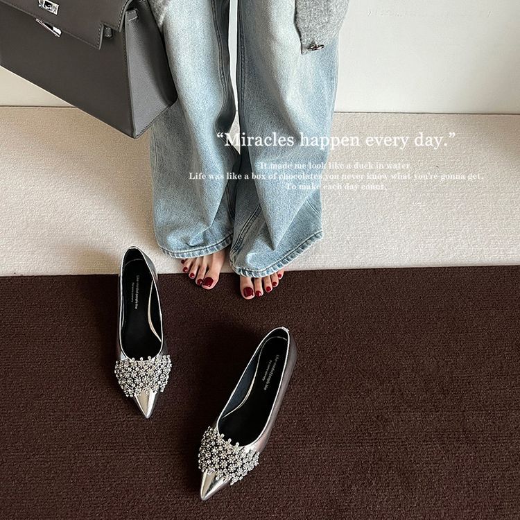 Elegant rhinestone pointed wedge heel silver single shoes women's 2025 early spring new French light mouth middle heel women's shoes small leather shoes